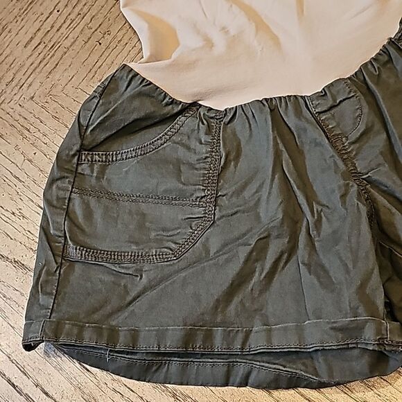 Motherhood Maternity green shorts size M - Picture 2 of 5